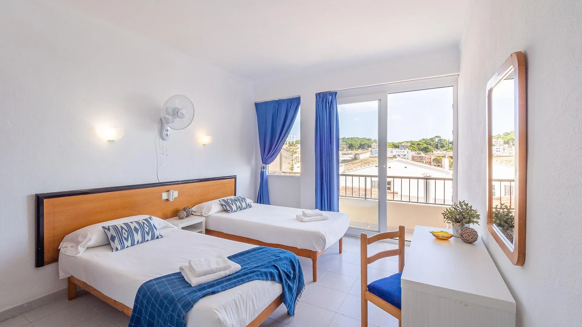 Hostal Port Corona Cala Ratjada  Guest house