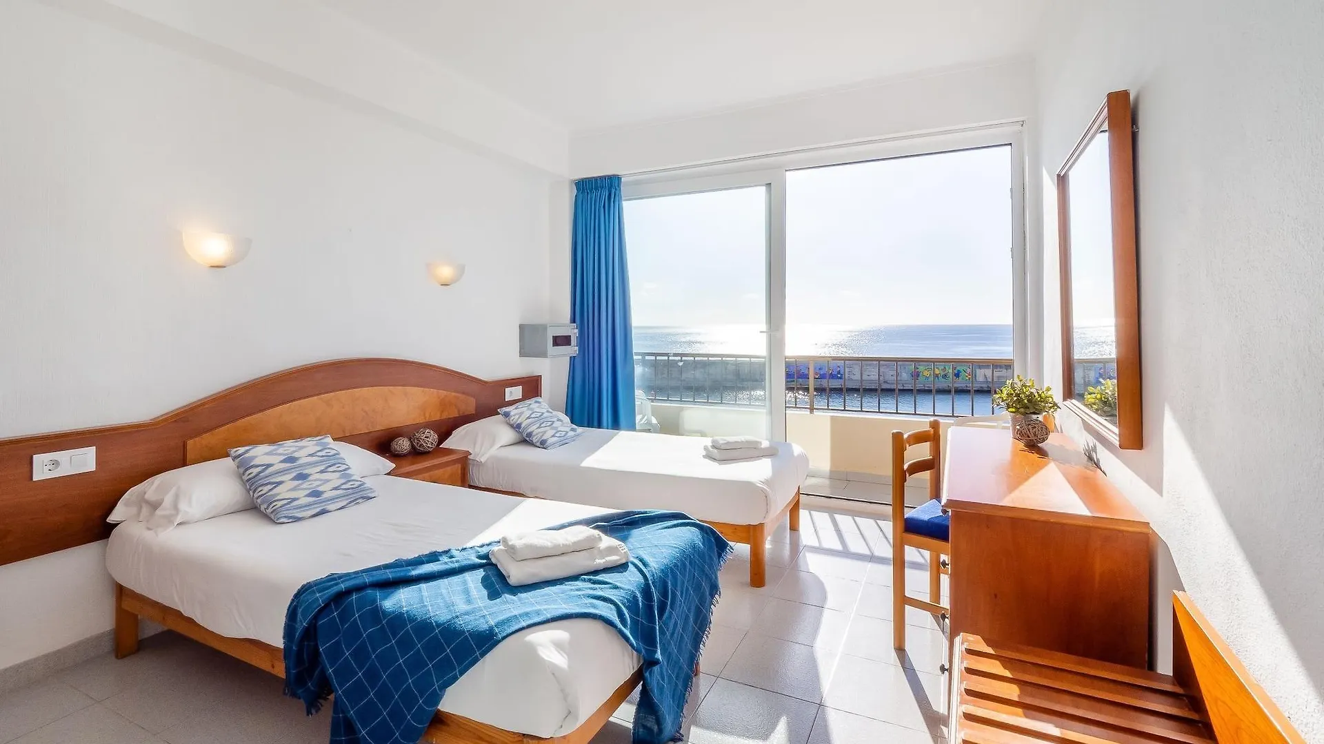 Hostal Port Corona contacts