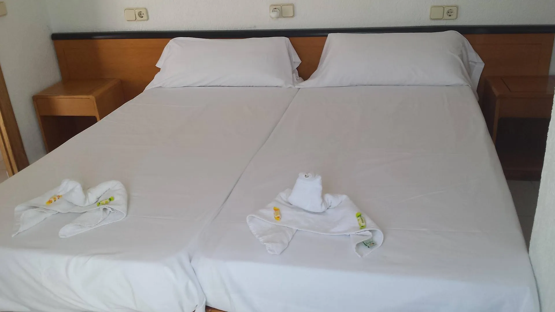 Hostal Port Corona Cala Ratjada  Guest house